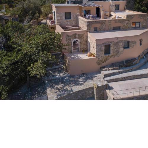 Dion: Artist's Stone House With Countryside Views