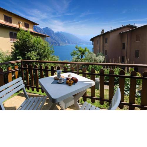 Discesa a Lago with terrace and garden on lake Iseo