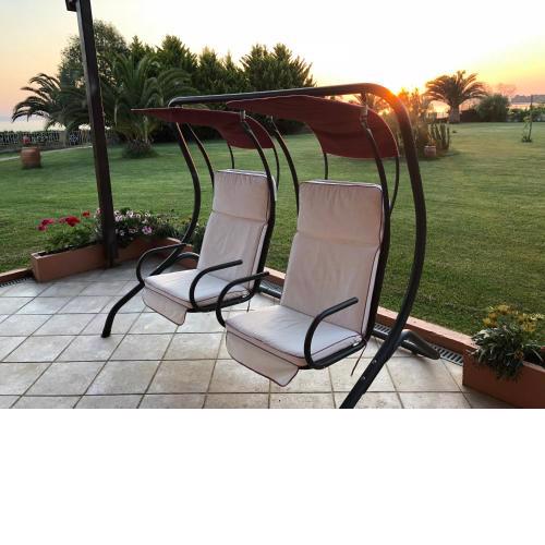 DISTRiCT 01 -Luxurious Villa with private beach