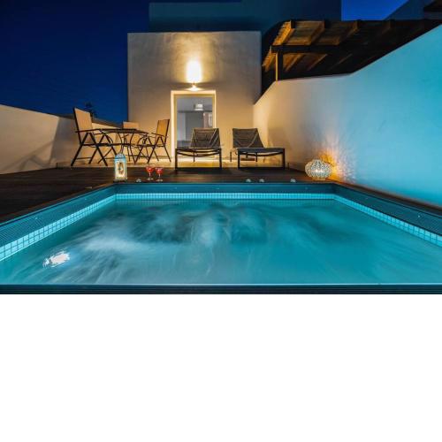 Divaly Suite - private heated jacuzzi