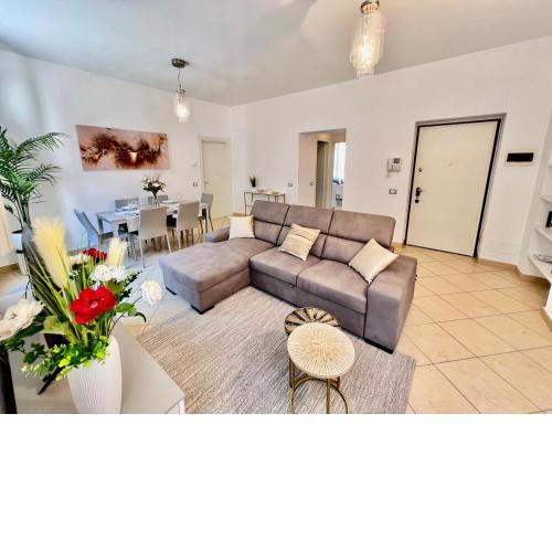 Divina Luxury Apartment with Jacuzzi near the lake
