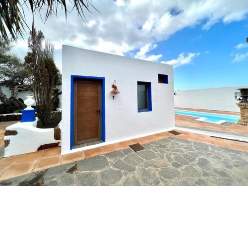 Doble con desayuno, Wifi gratis, estupenda piscina en Yaiza