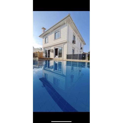 Doğa içinde hamam ve havuzlu lüx villa