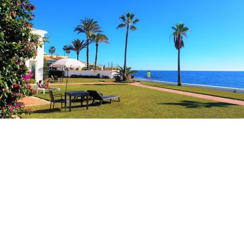Dona Lola Sandra - Cozy beach front house with open sea views located in Calahonda only few minutes away from Marbella - Costa del sol CS111