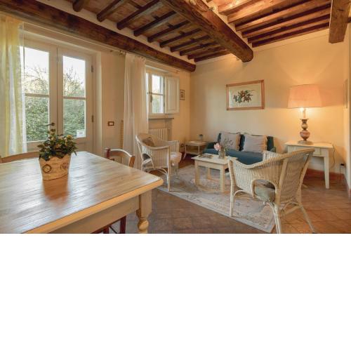 Donato Farmhouse Apartment with shared Pool