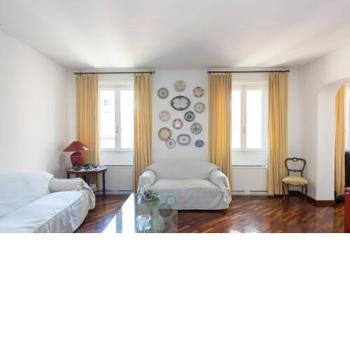 Dora Trevi Apartment