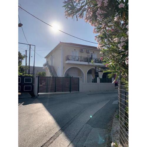 Dora's Apartments