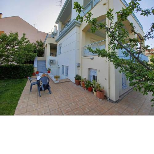 Dora's home with garden Volos