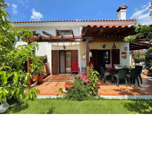 DORA'S HOUSE