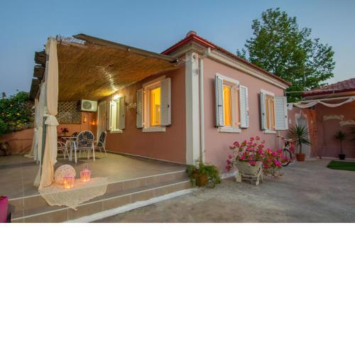 Dora's Tsilivi Beach House A
