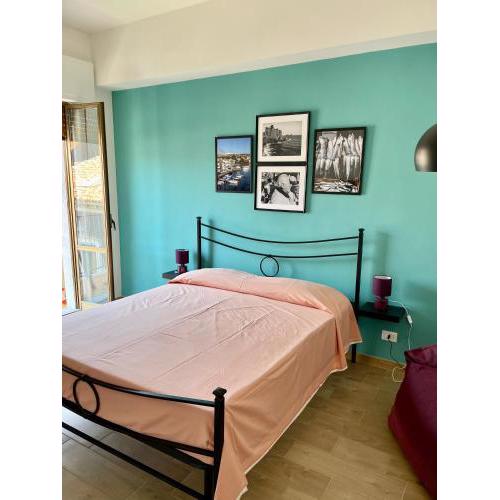 Double room with private bathroom and balcony in a shared house