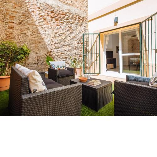 Downtown Apartment with Garden