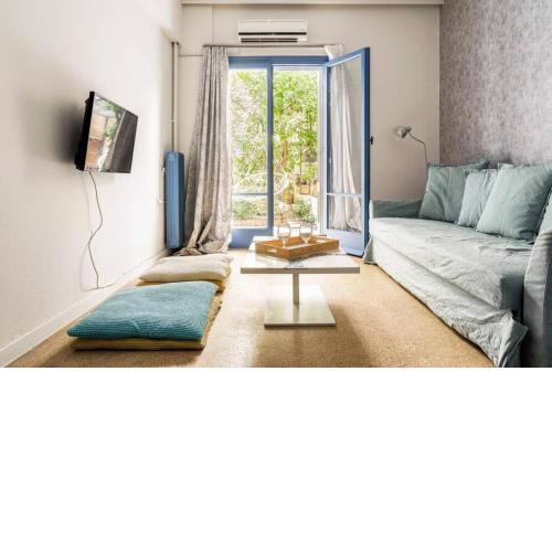 Downtown Apt with Garden in PLAKA (+Netflix)