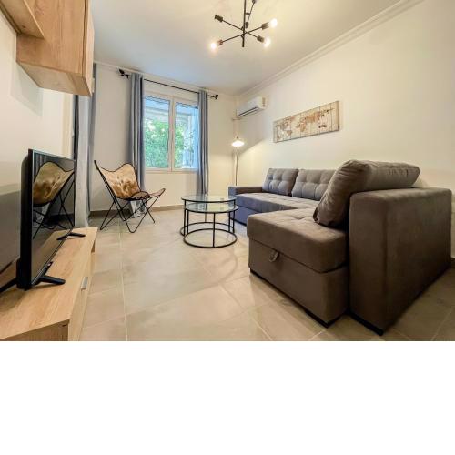 Downtown Retreat 67sqm apt in Neos Kosmos