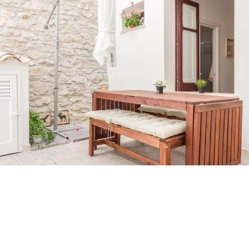 [DOWNTOWN SELINUS] Bright apartment with courtyard