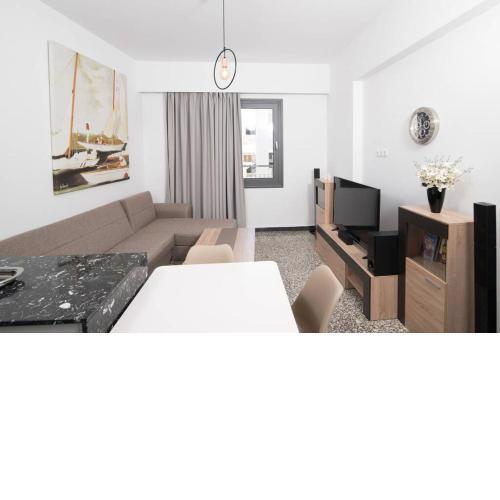 Downtown Sunny Apartment