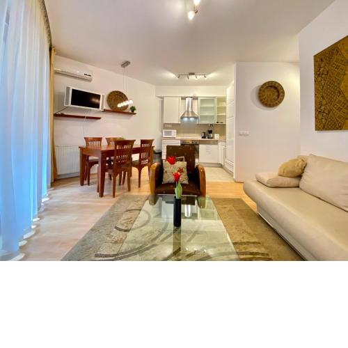 Downtown Vibe-King II apts