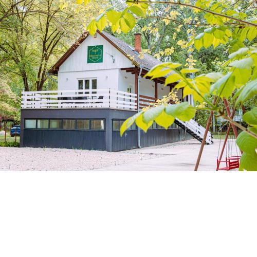 Dragonfly House Apartment