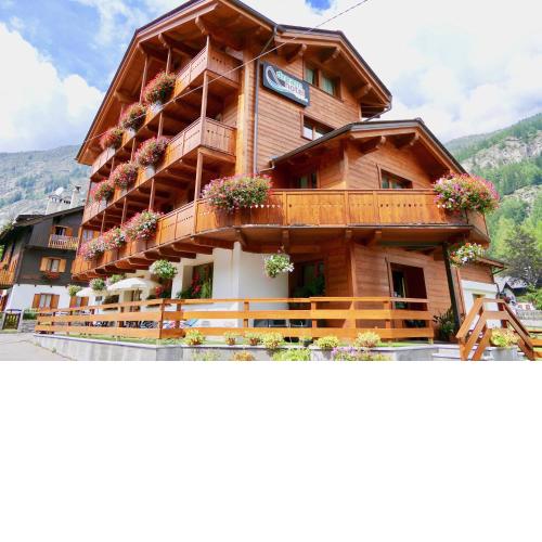 Dream Hotel