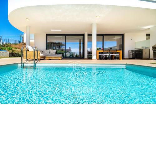 Dream house, private pool, sun and barbecue.Beach