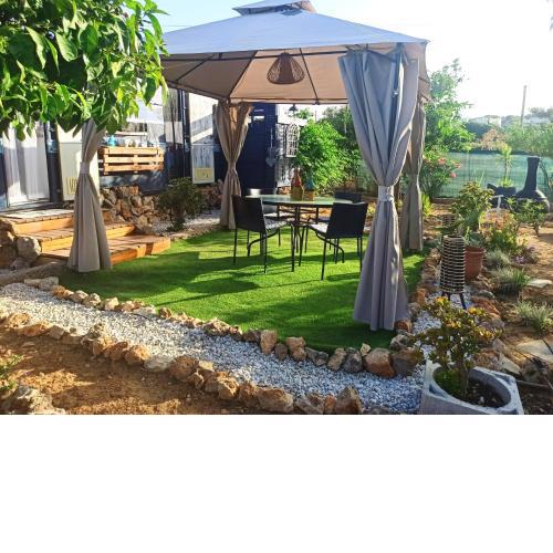 Dream Tiny House with garden & pool