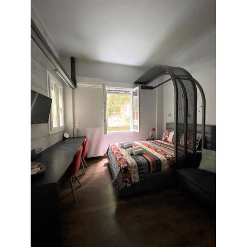 Dreamy Central Corner