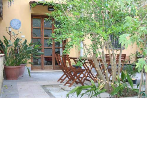Due alloggi ad uso esclusivo su giardino ornamentale