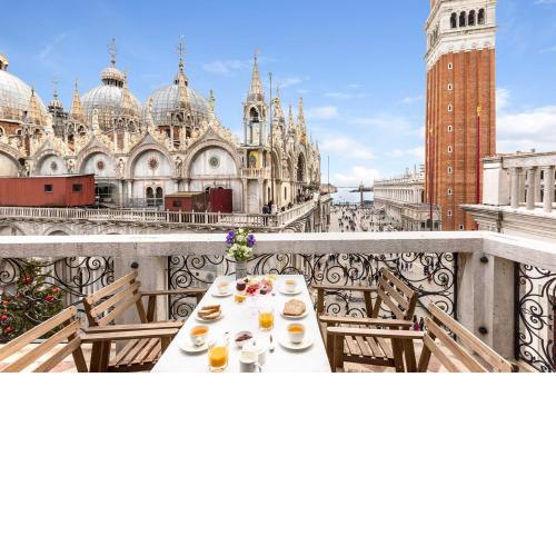 Due Leoni Terrace In St Mark's Square