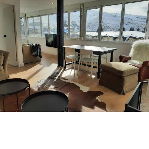 DunaSki - Top views from all rooms, Garage included, 3 bd - 2 wc, 50m from slopes, fireplace, massive windows and sunlight!