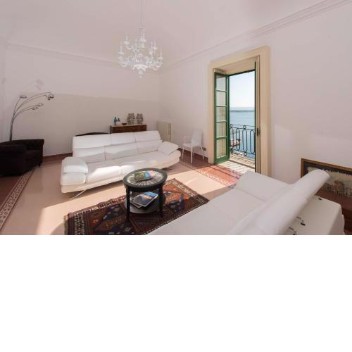 DUOMO SEA SIDE DELUXE APARTMENT