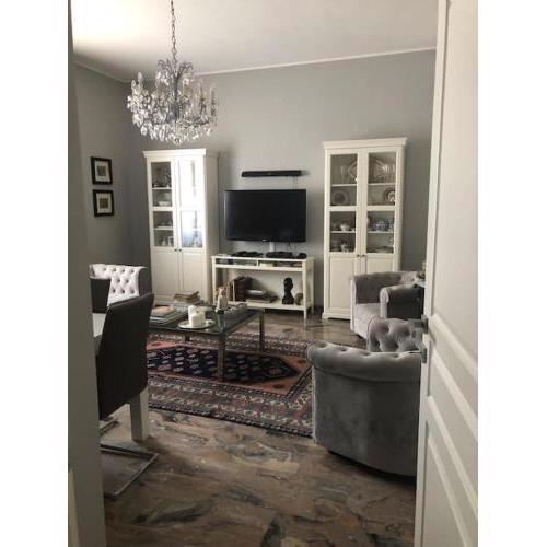 [Duomo walking distance]modern flat with free wifi