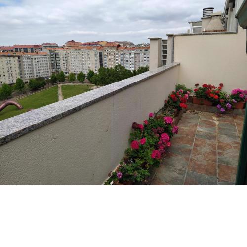 Duplex amplio,parking WiFi, 2 terrazas, bien conectado con playas, zona segura