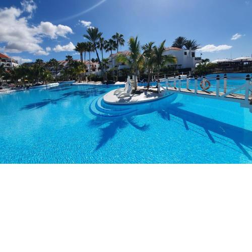 Duplex No 6 directly at the sea and beach, heated pool, wifi, terrace