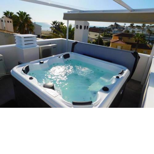 DUPLEX NOSY BE vue sur mer avec solarium et jacuzzi