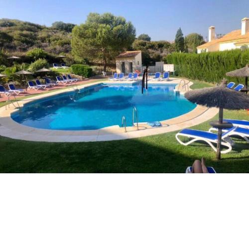 Duquesa 'Penthouse' Large apt close to port/beach