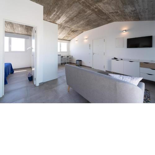 Durmiendo sobre el mar, Vivienda Los Riscos