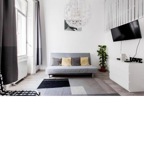 E-52 Apartment in center