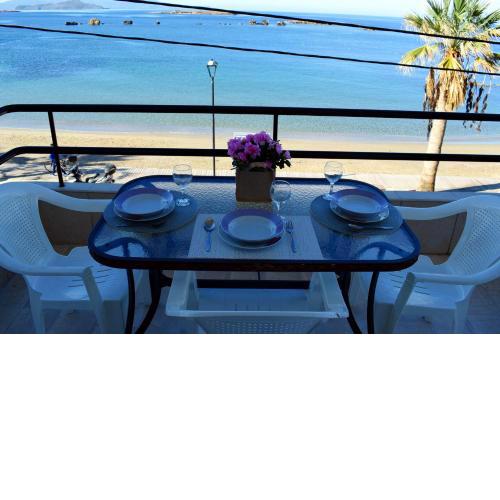 Βeachfront Apartment, next to Chania Center & Old Harbor!