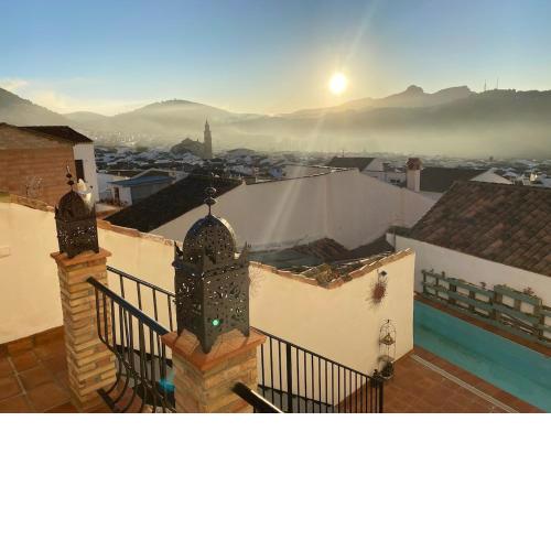 Eagles Nest - Massive townhouse with Pool with outstanding views