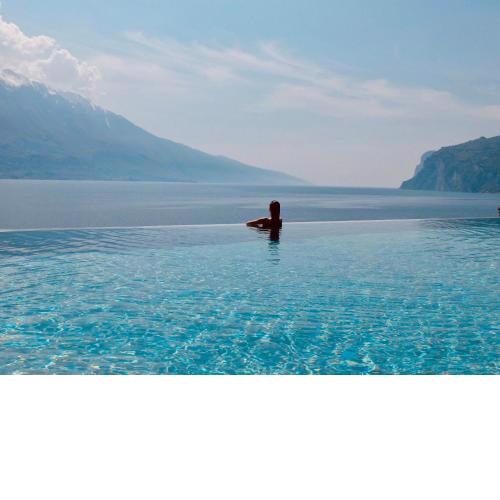 EALA My Lakeside Dream - Adults Friendly