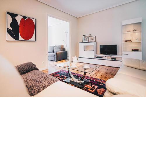 Easo Apartment by People Rentals