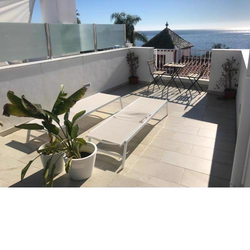 Easy Nerja Carabeo (Calahonda Beach)