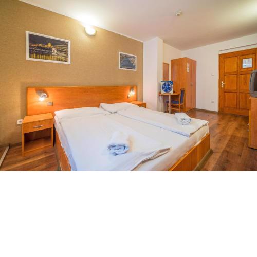 Easy Star Hotel