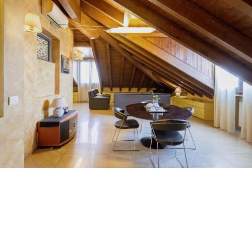 Easylife - Esclusivo attico in S Babila
