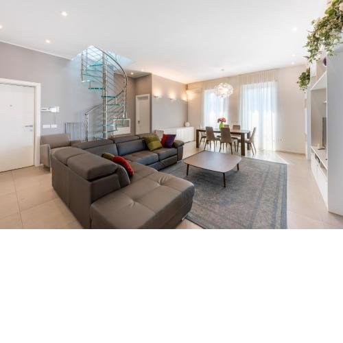 Easylife - Wonderful Penthouse with terrace a few steps from the Duomo