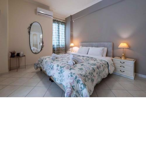 Eclectic 2BR apt in Syntagma Sq.