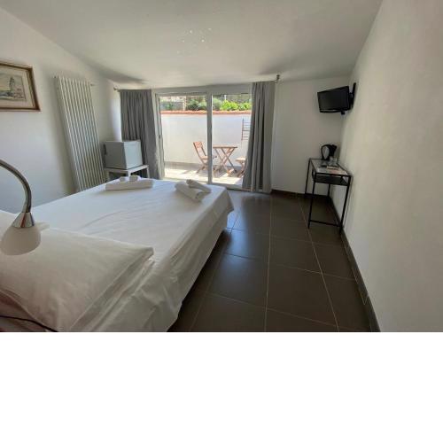 Economy Rooms