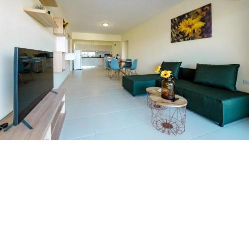 Eden Sunflower - Luxurious Apartment with Sea View