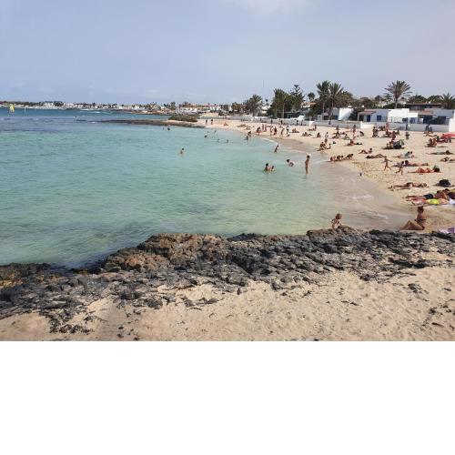 EDIFICIO EL LERELE Apartamentos céntricos a 100m de la playa