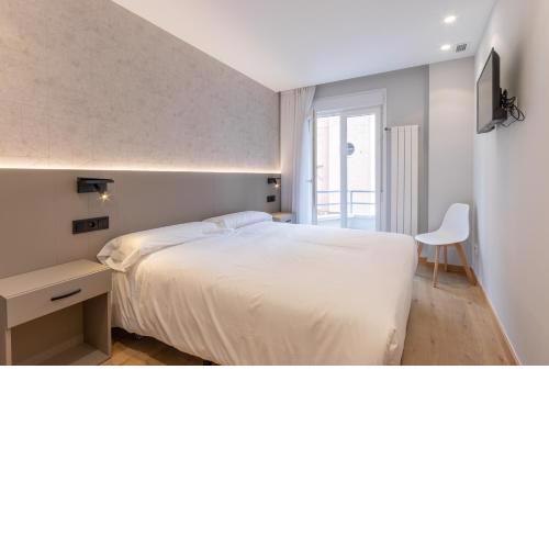 EightRooms La Rioja Pension